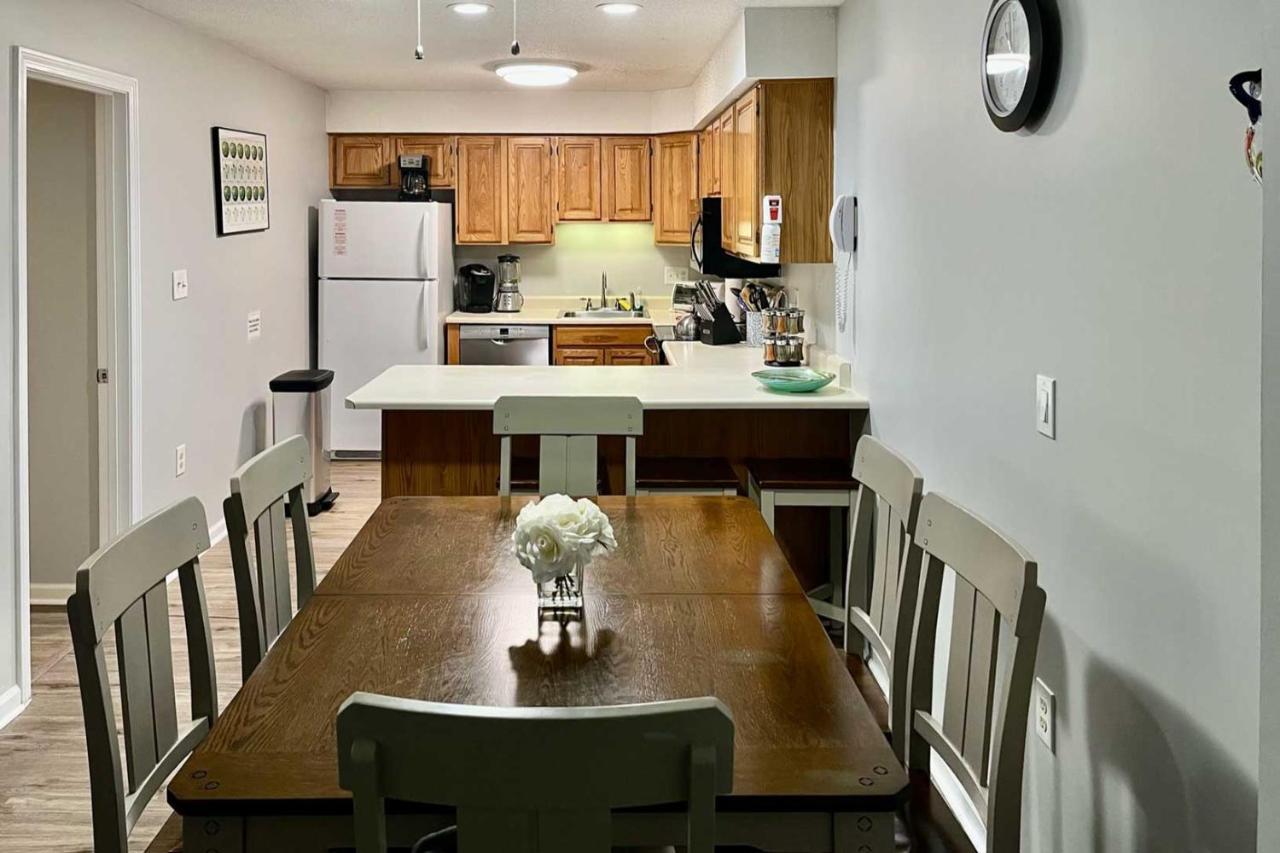 Lincoln Condo With Views, Pool, Hot Tub And Balcony! 외부 사진